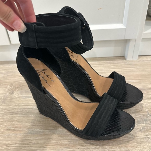 Mark & James Badgley Mischka Black suede leather Wedge Heels - Picture 1 of 6
